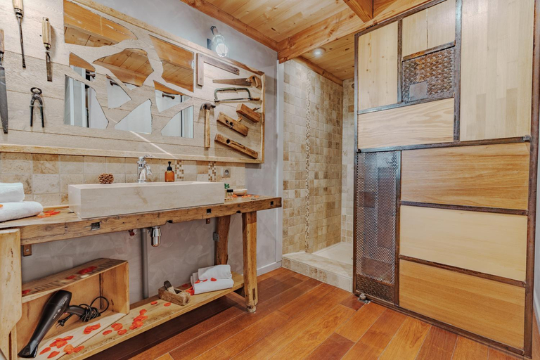 Bathroom 5, cabanes perchees dans les arbres, Dordogne