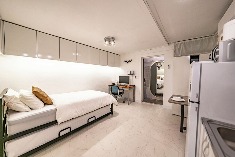 Room 4, JTS Tailored Service STUDIO by Hyehwa STN, Jongno