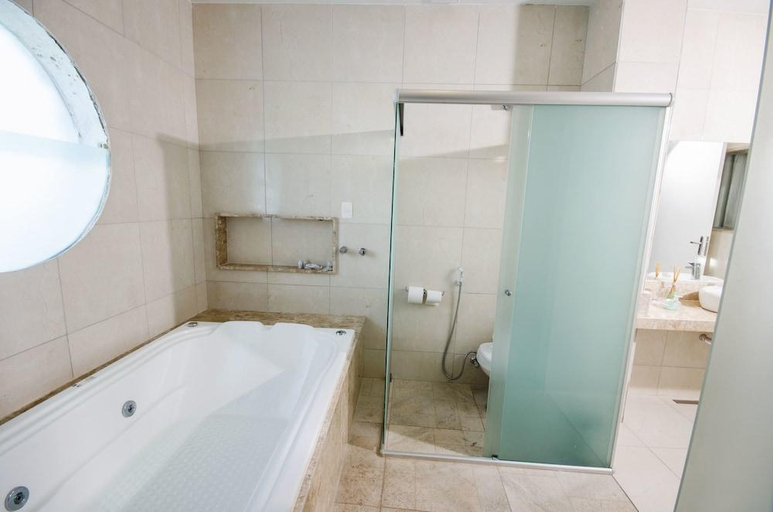 Bathroom 4, Jangadeiro, Recife