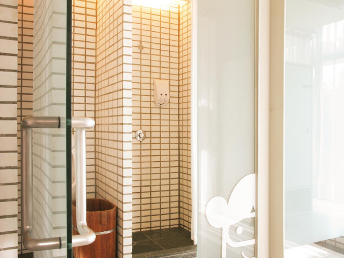 Bathroom 4, Refill Now! Hostel, Wattana
