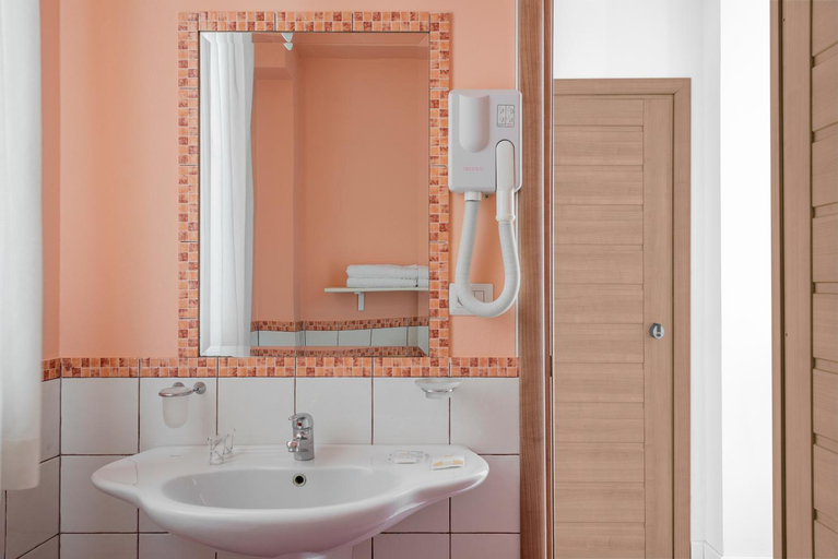 Bathroom 5, Hotel Vega, Agrigento