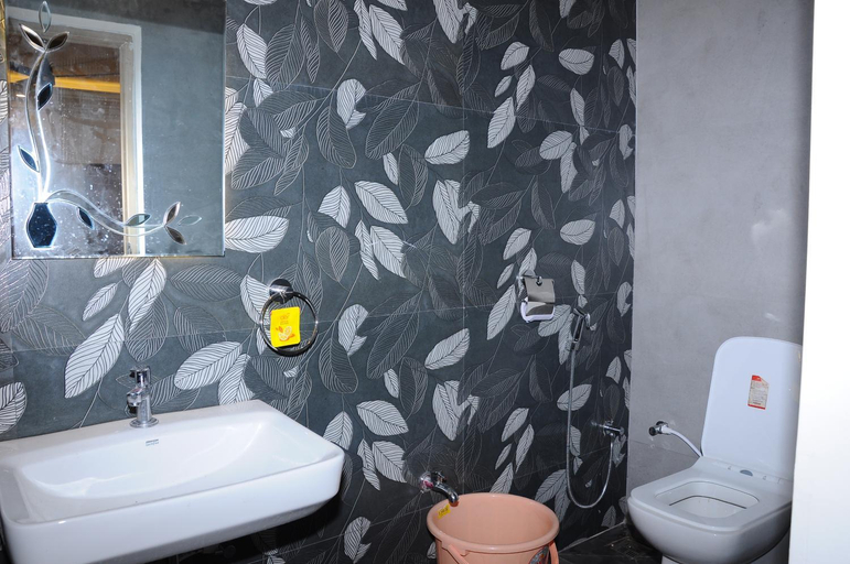 Bathroom 3, GV Resort, Vellore