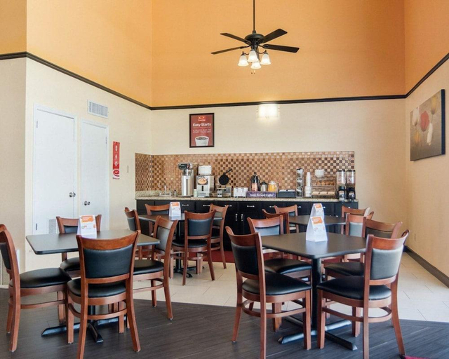 Food & Drinks, HomeStay Inn & Suites, Pope