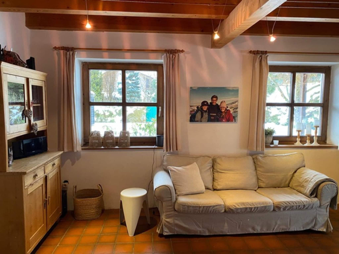 Others 4, Chalet in Goldegg near Ski Slopes, Sankt Johann im Pongau