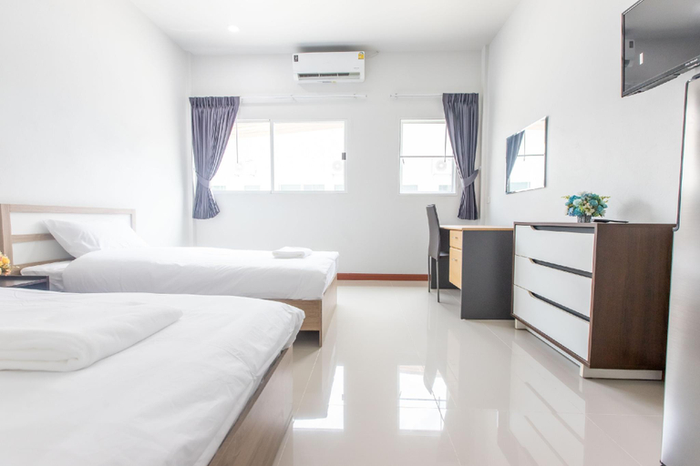Bedroom 2, Tonsoi Hathairat, Khlong Sam Wa