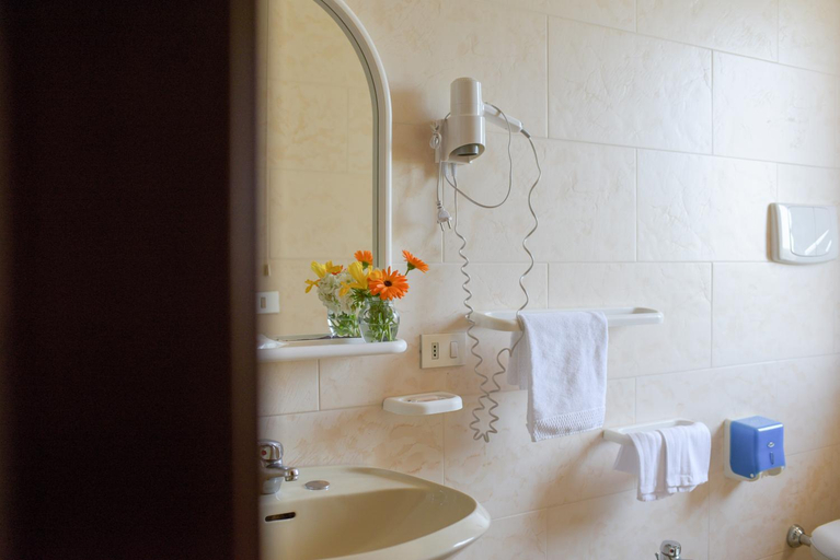 Bathroom 3, La Rotonda, Foggia