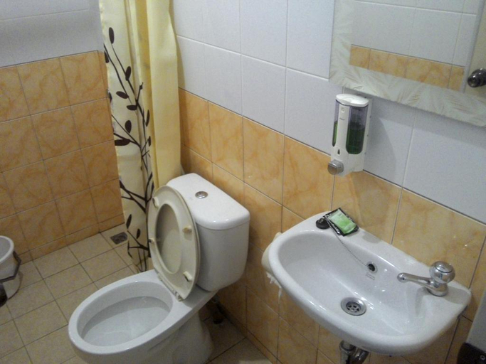 Bathroom 5, Kantos Guest House, Jakarta Pusat