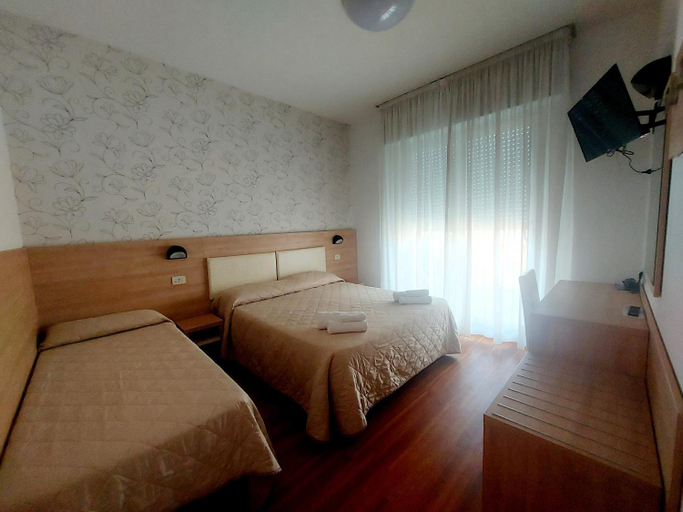 Bedroom 3, Monica, Rimini