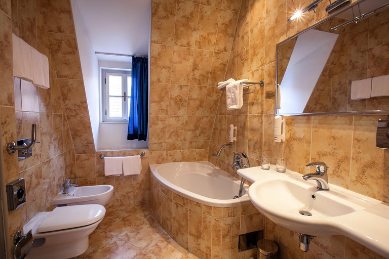 Bathroom 4, Tyn Courtyard Guestrooms, Praha 1