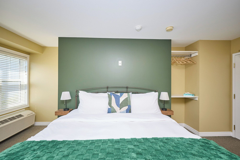 Room 2, Nine Vines Hotel, Niagara