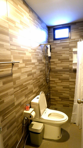 Bathroom 2, BEB Silom Condolette, Bang Rak