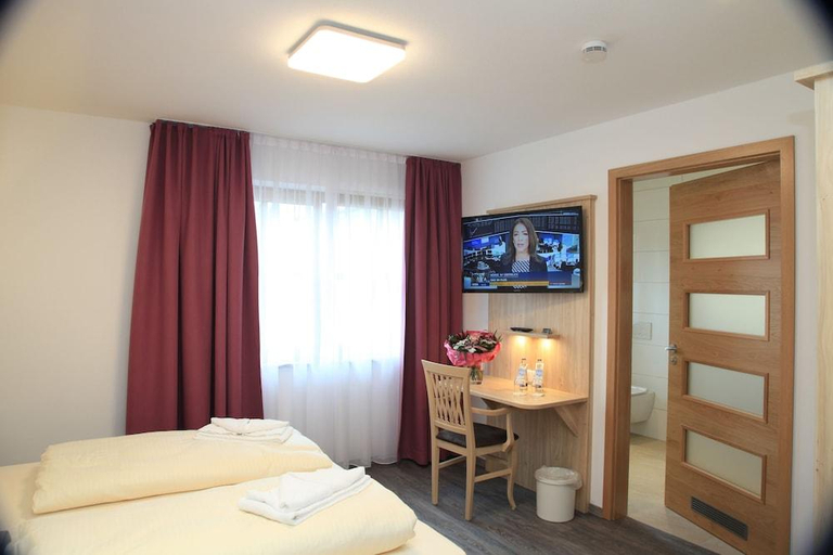 Bedroom 4, Hotel Gasthaus Sonne, Weilheim-Schongau