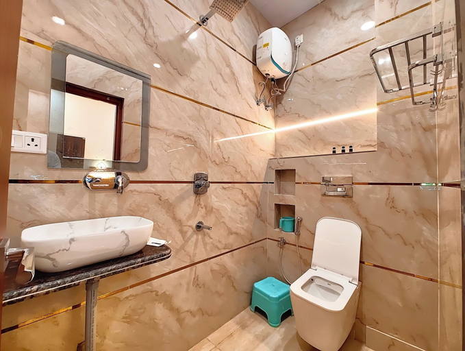 Bathroom 3, Hotel Vrindavan Palace Ayodhya, Faizabad
