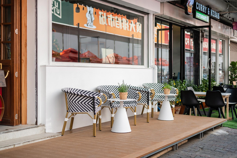 Food & Drinks 5, Unplugged at Bangrak & Silom Design Hostel , Bang Rak