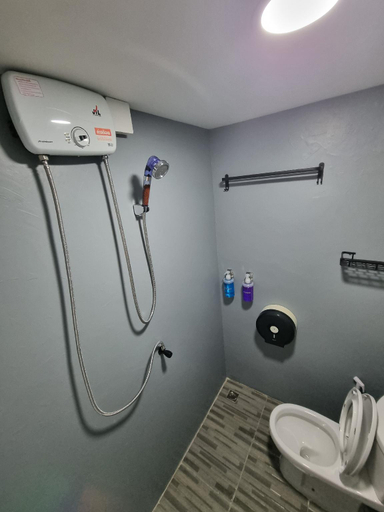 Bathroom 3, MET A Space Pod Phrom Phong, Wattana
