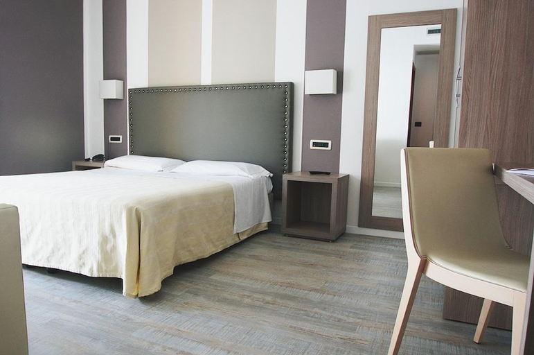 Bedroom 2, Arc en Ciel Hotel, Imperia