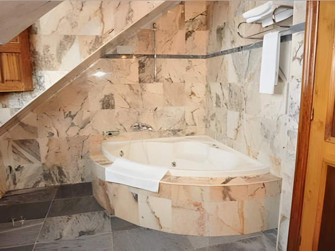 Bathroom 3, Don Pablo, Cantabria