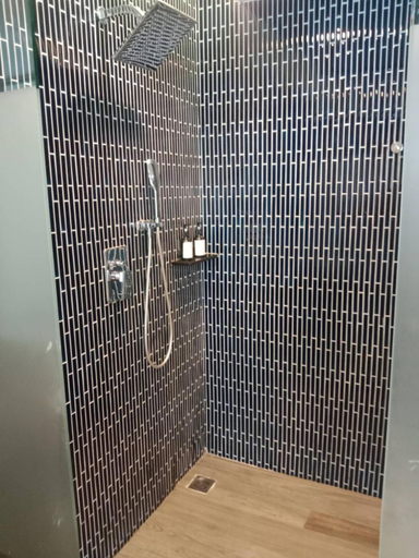 Bathroom 5, Le Coral Beach Resort and Cafe, Takua Thung