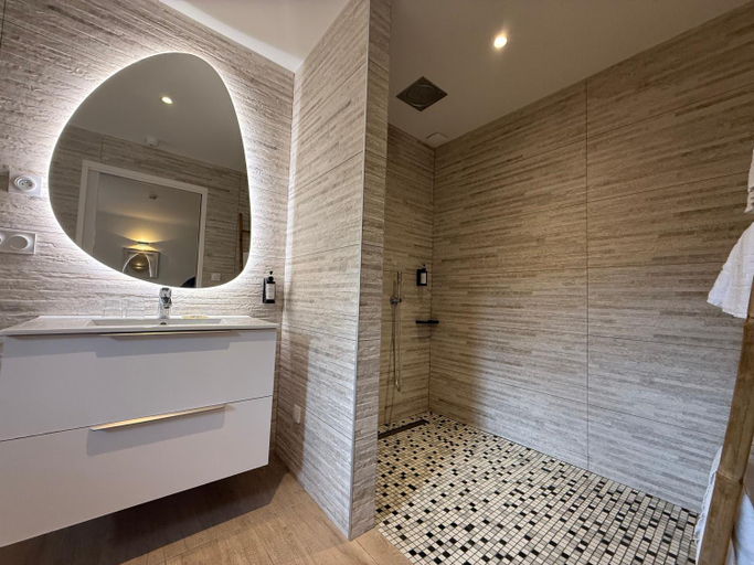 Bathroom 3, Hotel Le Mistral, Corse-du-Sud