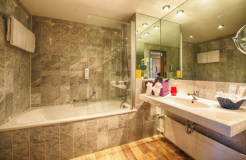 Bathroom, Leonardo Royal Hotel Köln - Am Stadtwald, Köln