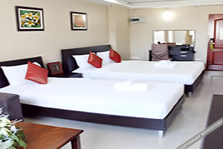 Bedroom 2, Centric Place Hotel, Huai Kwang