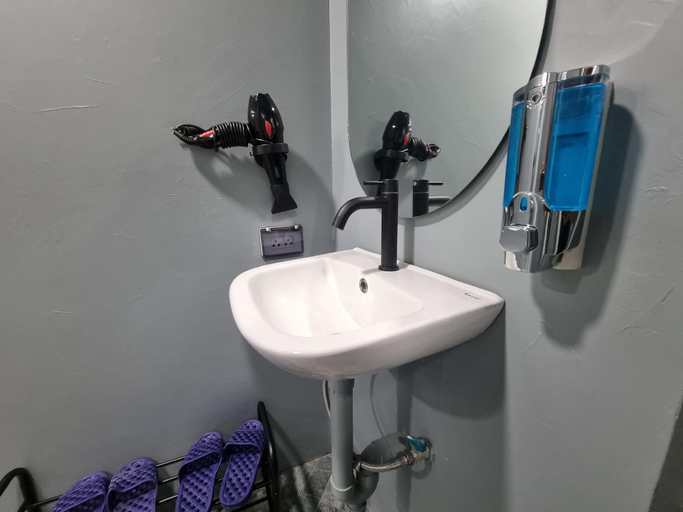 Bathroom 4, MET A Space Pod Phrom Phong, Wattana