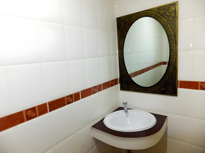 Bathroom 4, Orchid Inn, Khlong Toey