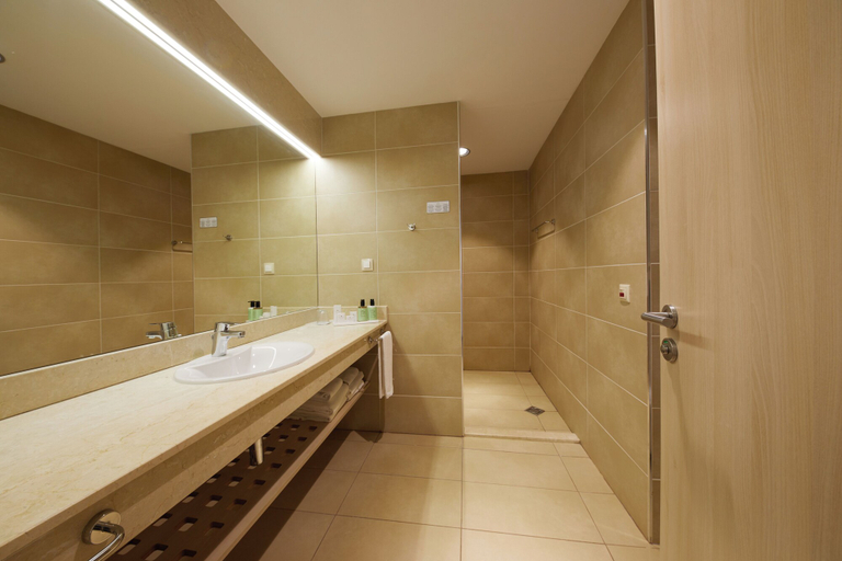 Bathroom 5, Alua Sunny Beach Resort & Spa, Nesebar