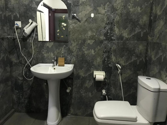 Bathroom 3, Greenwood Hotel Sigiriya, Dambulla