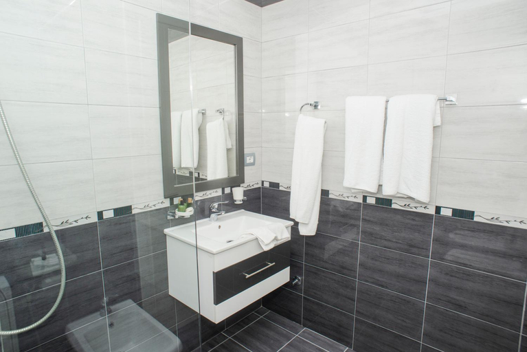 Bathroom 4, Hotel Saranda International, Sarandës