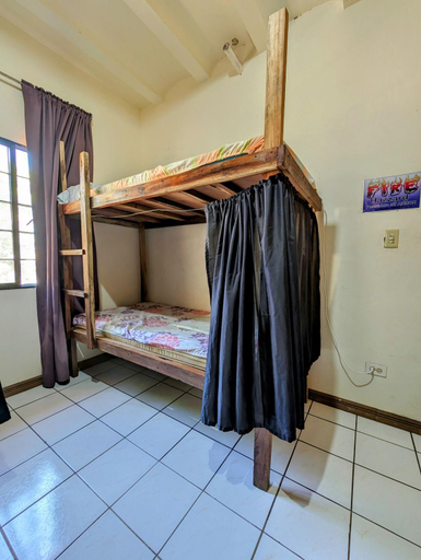 5, Screaming Gecko Hostel Air-Con, Coron