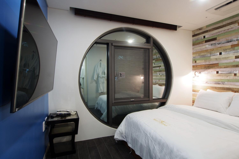 Bedroom 2, Jerry's Planet, Gangnam