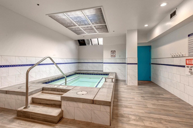 Sport & Beauty 5, Copperbottom Inn by KBM, Summit
