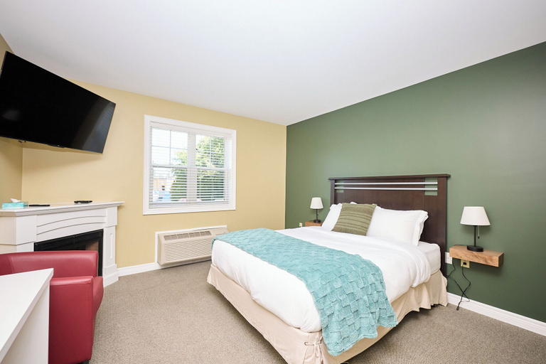 Room 5, Nine Vines Hotel, Niagara