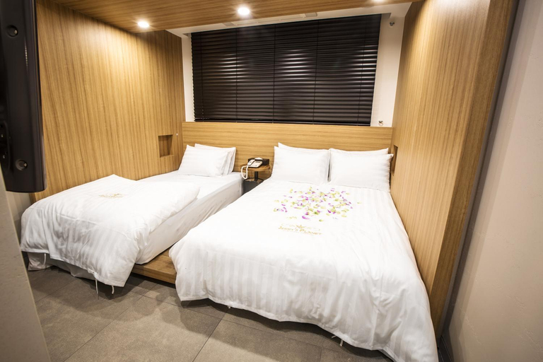 Bedroom 3, Jerry's Planet, Gangnam