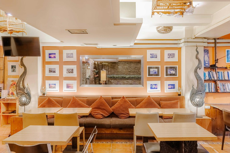 Food & Drinks 5, Collection O Diamond House Khaosan, Phra Nakhon