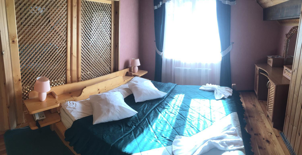 Bedroom 4, Smerekova Hata, Skolivs'kyi