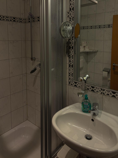 Bathroom, Stadthotel im Kolpinghaus, Unna