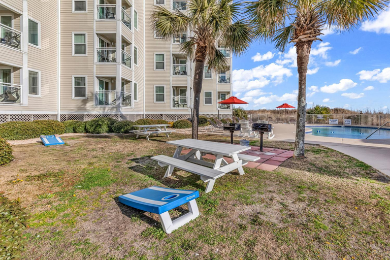 Others 5, A Place at the Beach, Horry