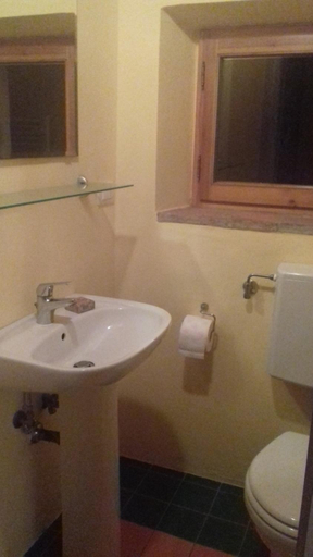 Bathroom 2, Tenuta Selvaggia, Florence
