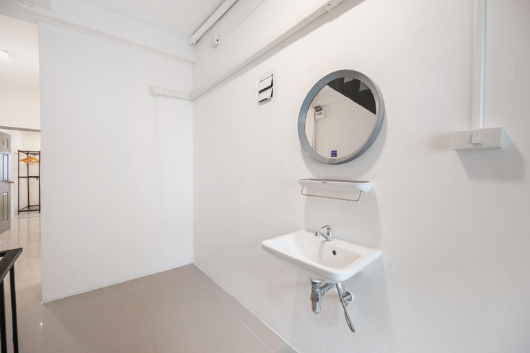 Bathroom 3, Bangkok Group Haven - 6BR Bangchak BTS 12 sleeps, Phra Khanong