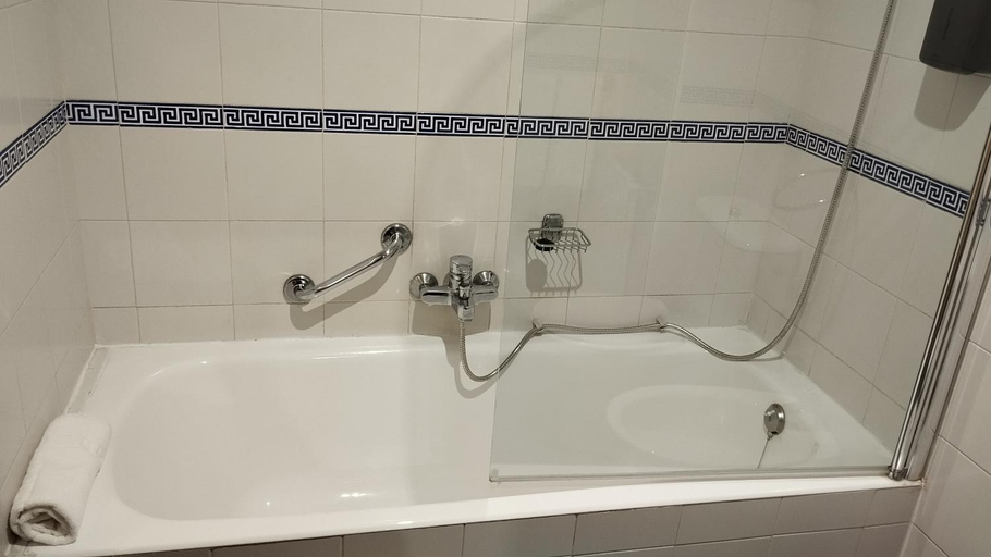 Bathroom 3, Hotel Covaleda Soria, Soria