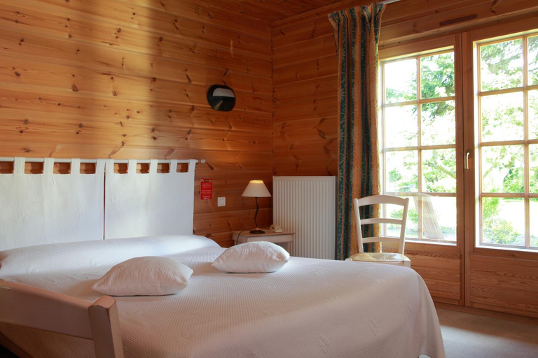 Bedroom 2, Logis - Hotel & restaurant Les Trois Fontaines, Pas-de-Calais