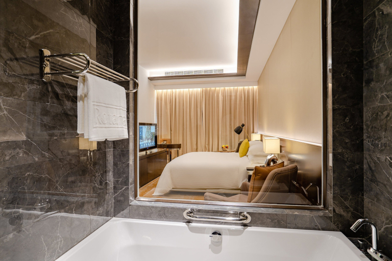 Bathroom 5, Johari Rotana, Ilala
