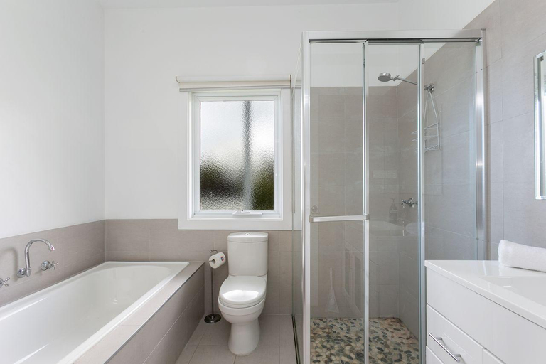 Bathroom 3, Seaview Apollo Escape, Colac-Otway - South