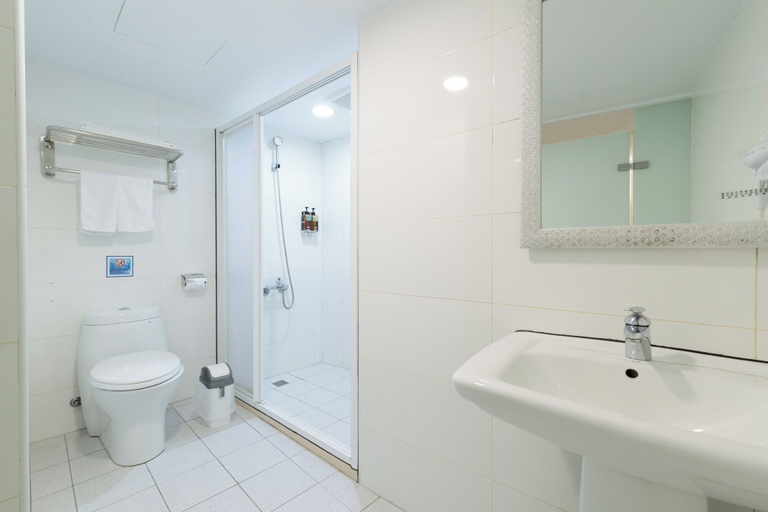 Bathroom 5, O Fun Hotel, Taipei City