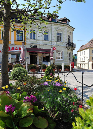 Others 4, Madar Cafe Central Melk, Melk
