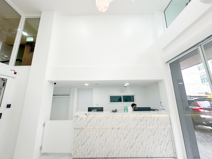 Public Area 2, H-Banaat Hotel near Yanhee Hospital, Bang Plad