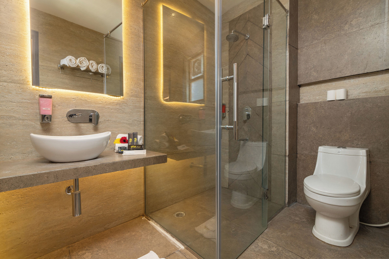 Bathroom 3, The Ganga Bliss by DLS Hotels, Dehradun