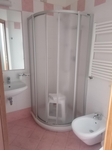 Bathroom 2, Hotel Villa Benvenuti, Lucca